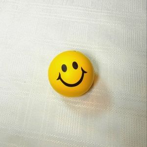 🌹Stress Ball Smiley Face Tension Reliever Yellow